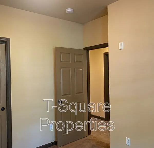 9505 NE 180th St #102 — Photo 6