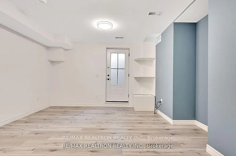 4 Oceanpearl Cres — Photo 4