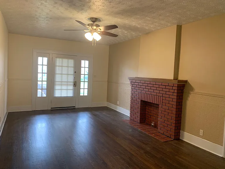 135 E Broadway Ave — Photo 3