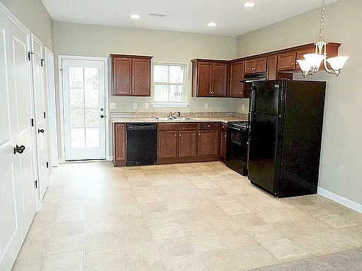 Spacious 3 Bedroom/2.5 Bath with Loft area for Rent! Available to View with 48 Hour Notice — Photo 3