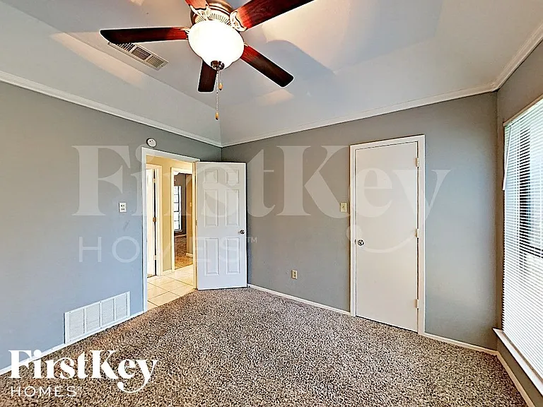 503 Benedict Ln — Photo 6