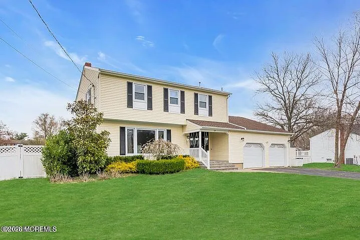 4 bed, 2.5 bath, 2198 sqft, $5,200 — Photo 2