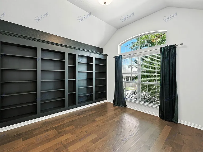 628 Castle St — Photo 3