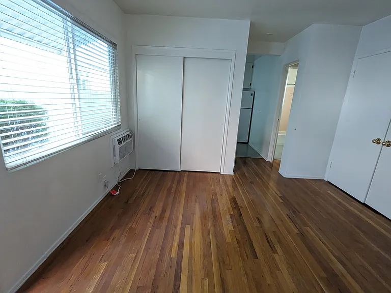1320 N Hollywood Way #B — Photo 6