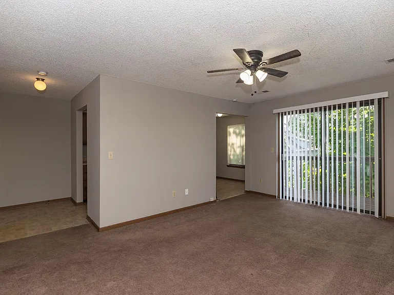 213 W Main St — Photo 7