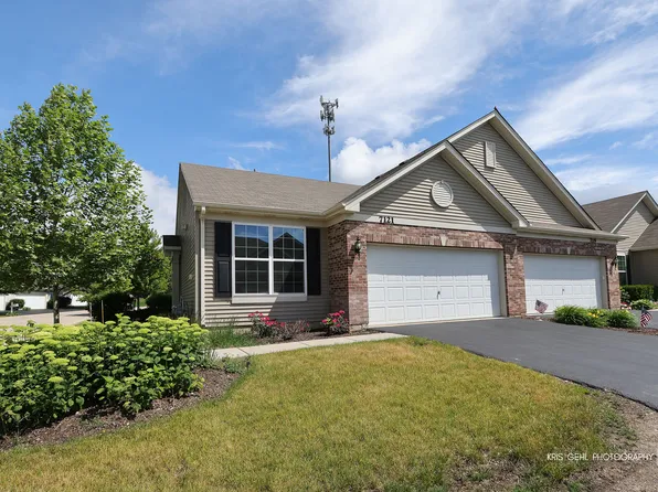 7121 Country Club Hills Dr, Fox Lake, IL 60020