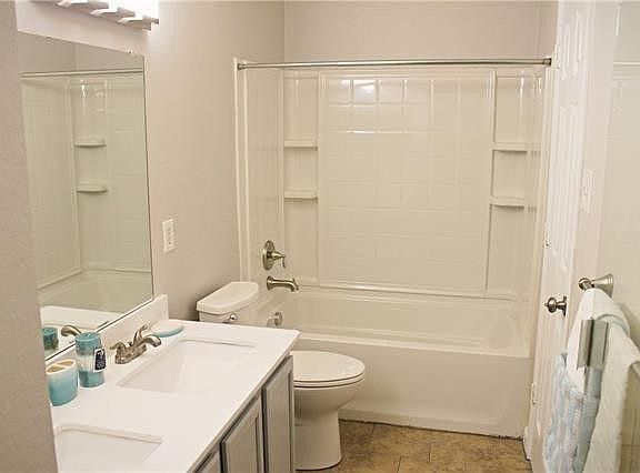 4th image of 3202 Andalusian Dr