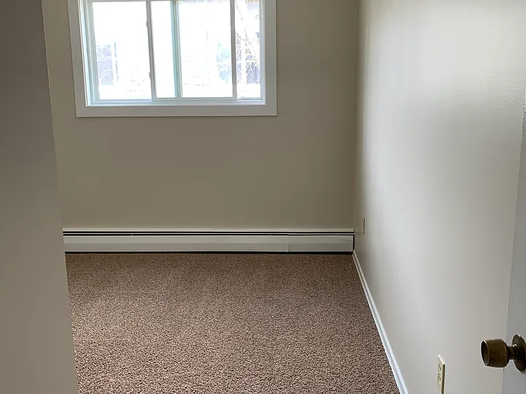 310 Clarence Ave S — Photo 10