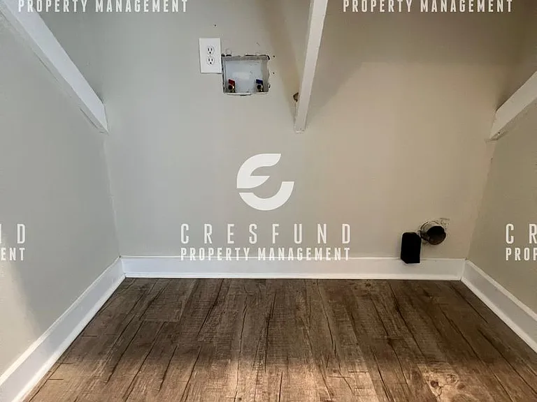 2nd Floor Spacious & Updated 1 Bed, 1 Bath Apartment — Photo 12