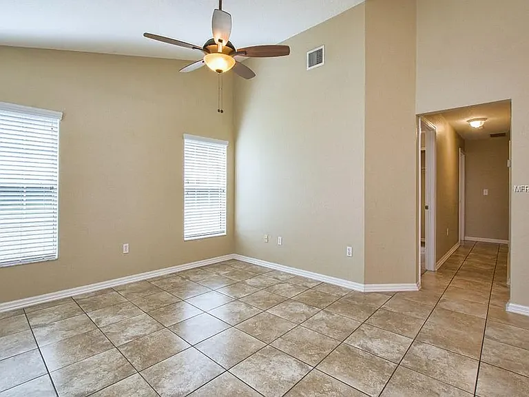 25024 Quaker Ridge Ave — Photo 13