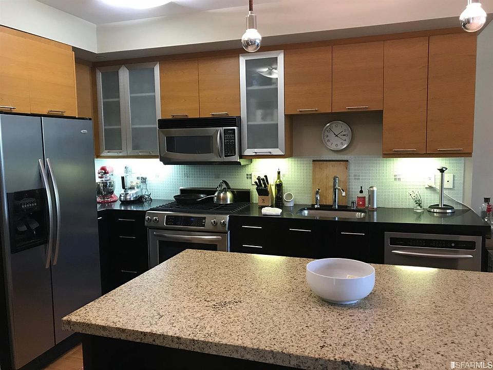 1st image of 170 King St Unit 301