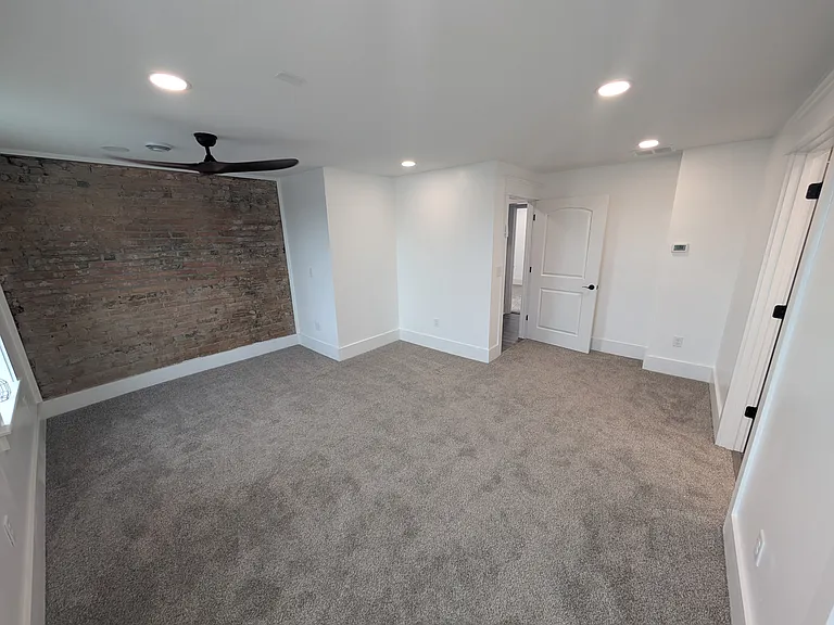 1003 Commercial St — Photo 10