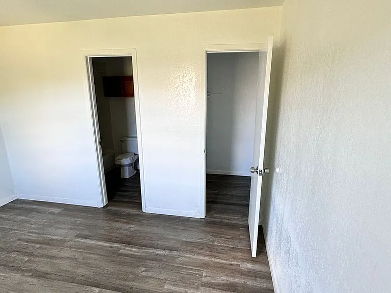 1808 Springlake W — Photo 3