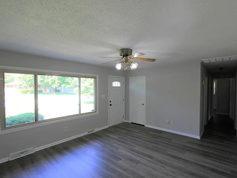 513 Thorne Dr — Photo 15