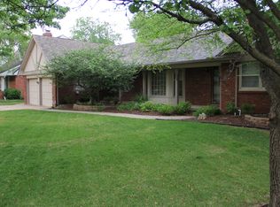 324 N Stratford Rd, Wichita, KS 67206