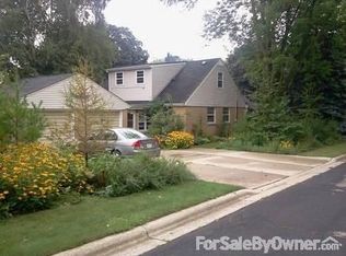 2354 Meadow Ln, Green Bay, WI 54301