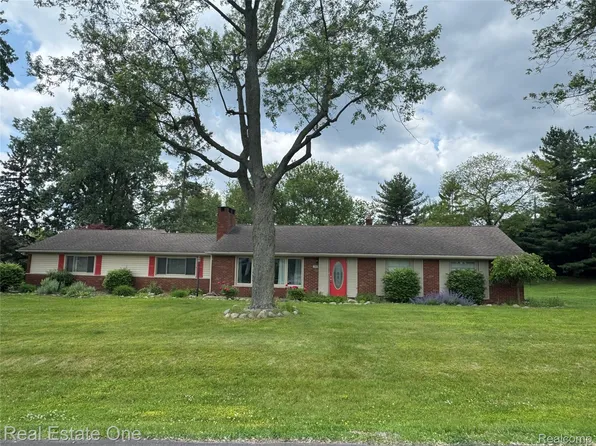 3340 Chickering Ln, Bloomfield Hills, MI 48302