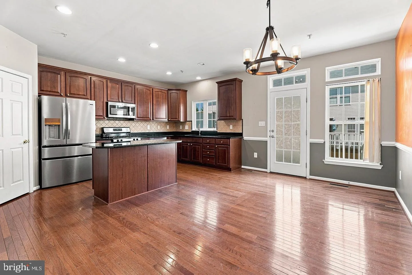3 bed, 2.5 bath, 1913 sqft, $3,000 — Photo 4