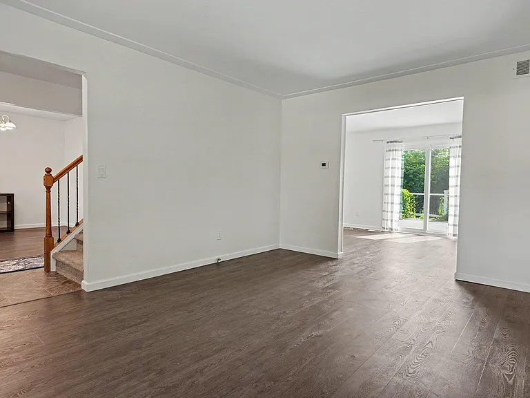 2735 Foster Ave — Photo 6