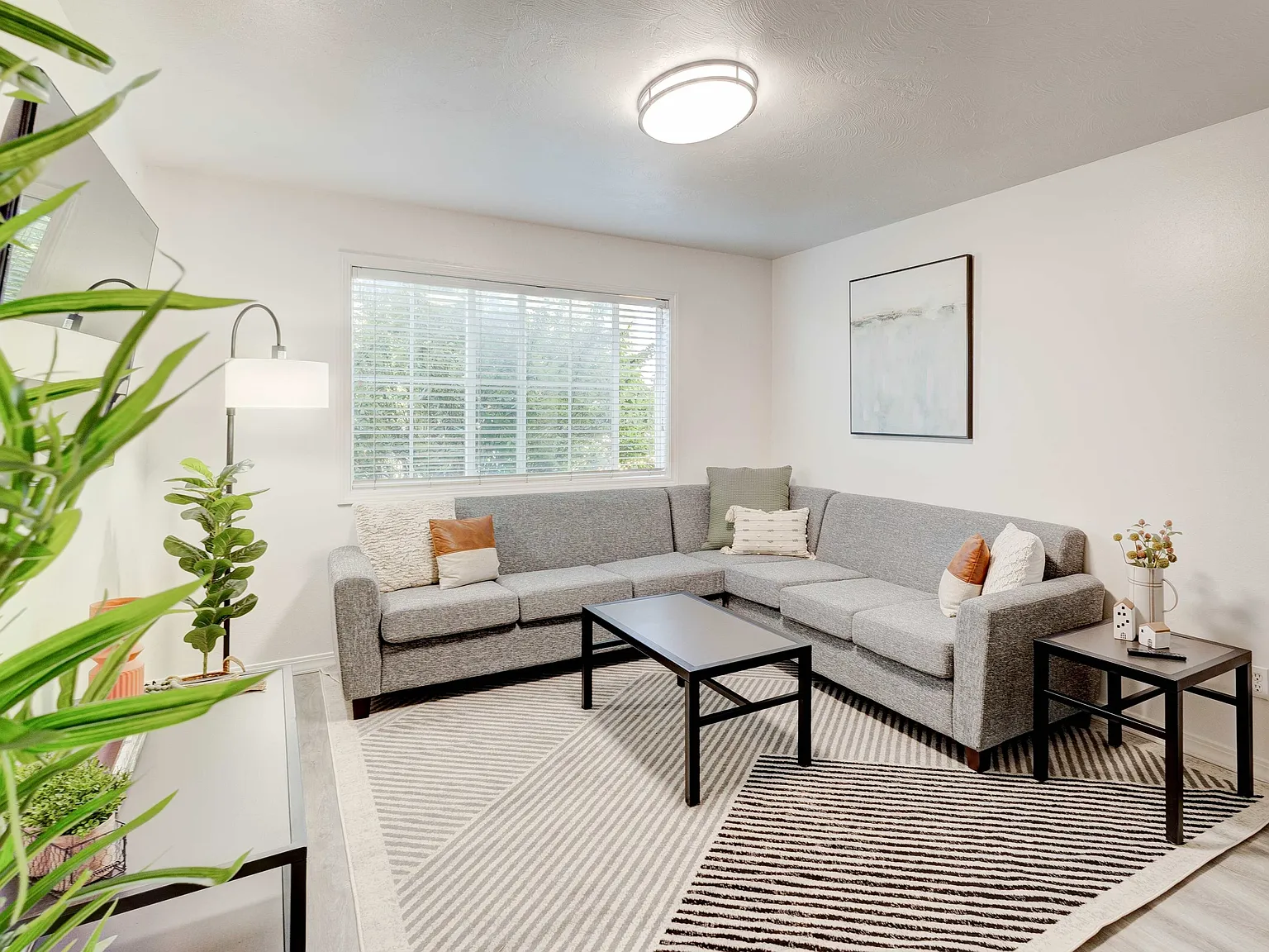 Camden Apartments — Photo 3