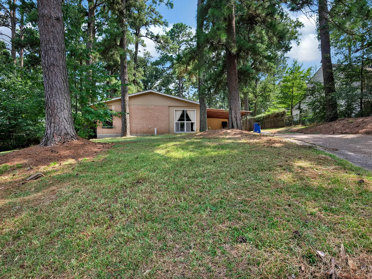 3 bed, 994 sqft, $1,400 — Photo 2