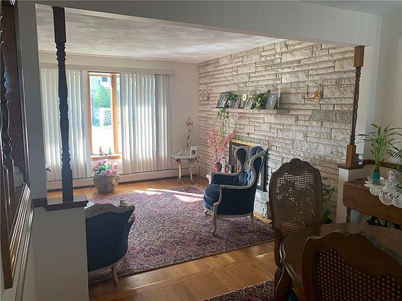 3rd image of 1 Ellen Ln