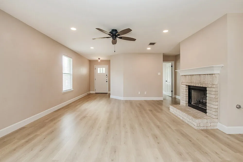 3 bed, 2.0 bath, 1683 sqft, $1,990 — Photo 4
