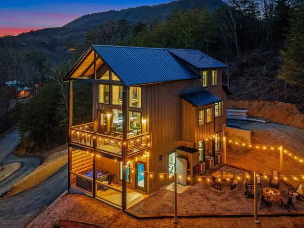 1518 Bear Valley Rd, Sevierville, TN 37876