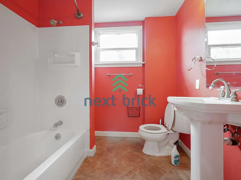 710 N 76th St — Photo 8