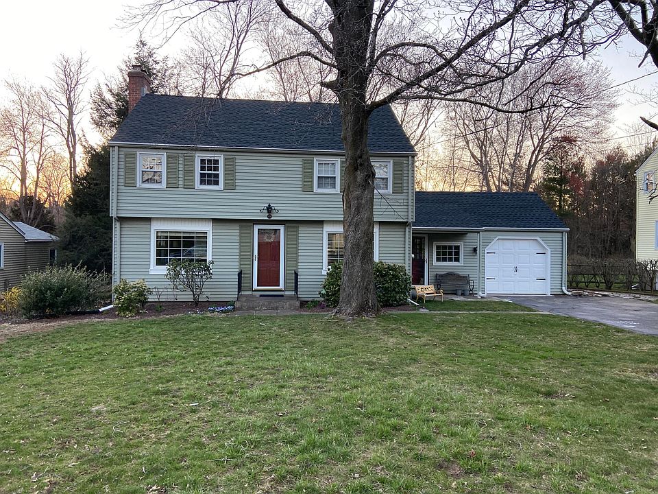Welcome to 119 Richmond Lane. Walking distance to some of the best schools in the state. Quiet & friendly neighborhood close to shopping and hiking.