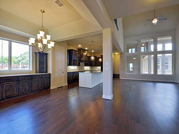 5th image of 1009 Peacock Blvd