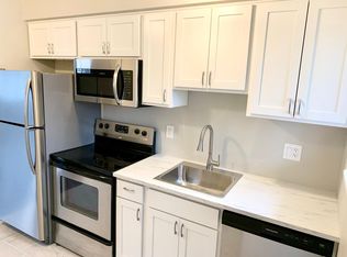 403 S Crooks Rd #13, Clawson, MI 48017