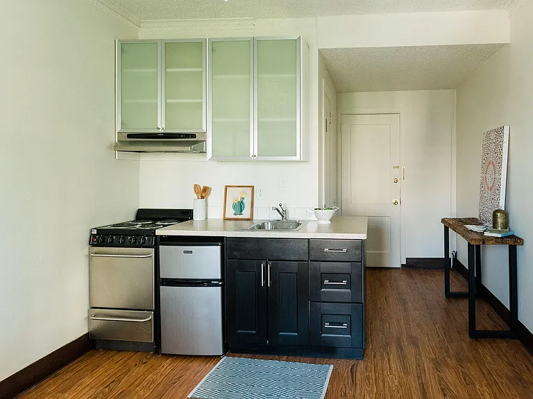 Regency Apartments — Photo 11