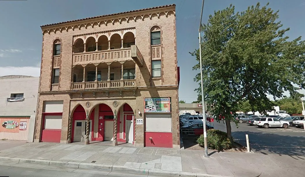111 N Wilson Way — Photo 1