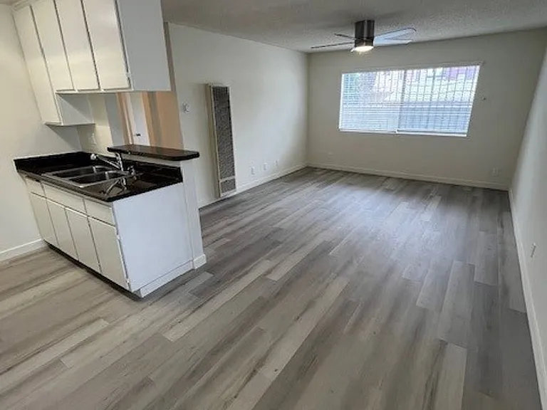 339 Vernon Ave — Photo 2