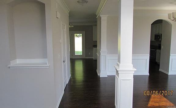 2nd image of 124 Weavers Glenn Pl