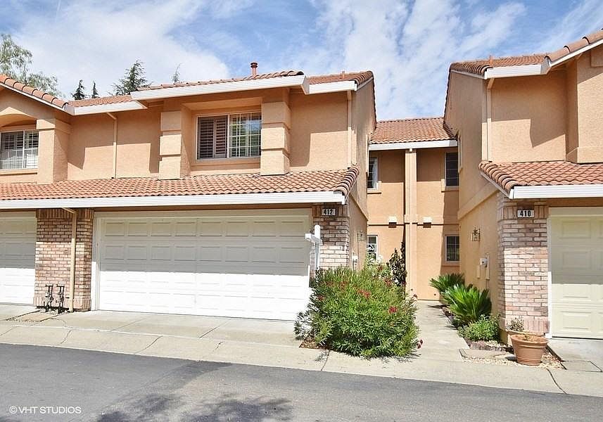 1st image of 412 Camino Arroyo W