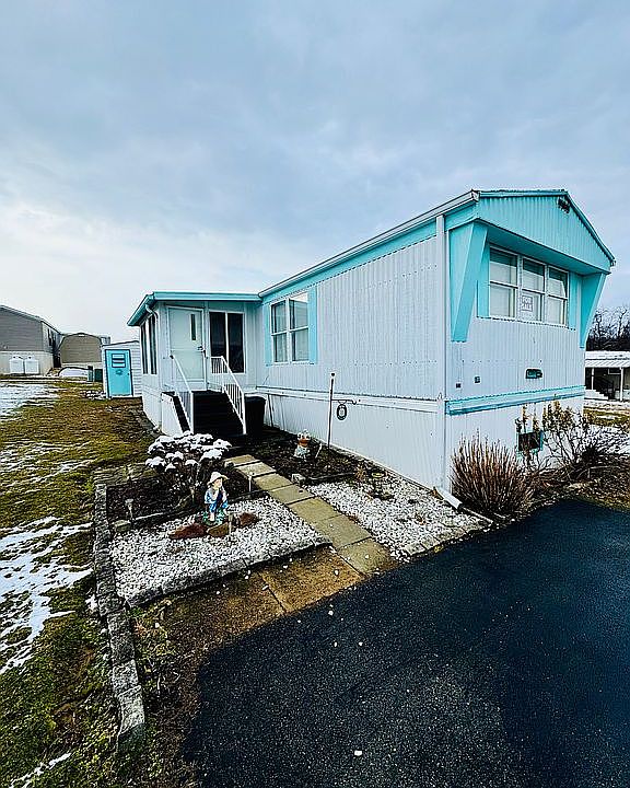 1st image of 127 Candlelight Dr