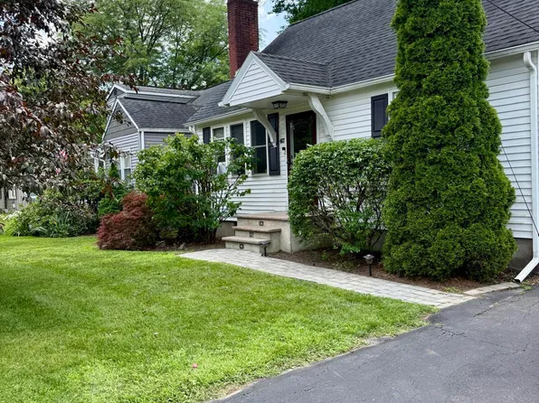 467 N 8th St, Stroudsburg, PA 18360