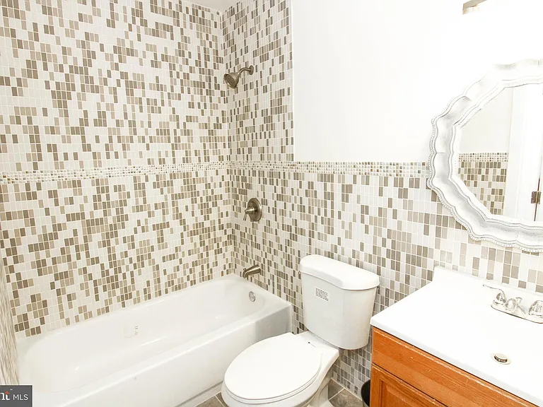 5532 Market St #B — Photo 8