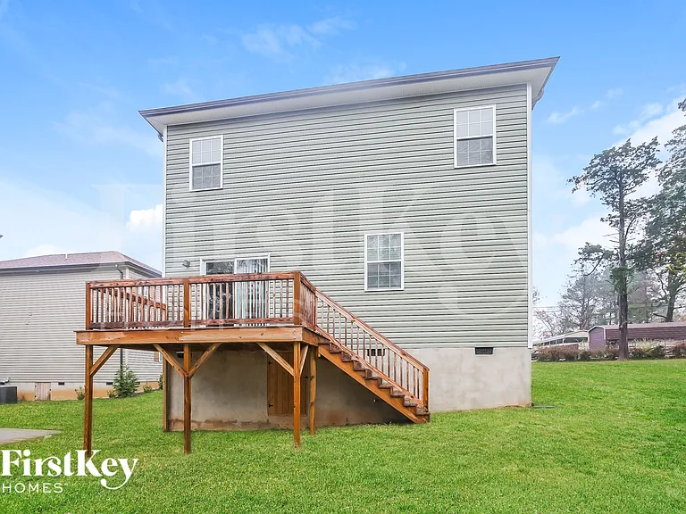 215 Parkwood Dr NW — Photo 15
