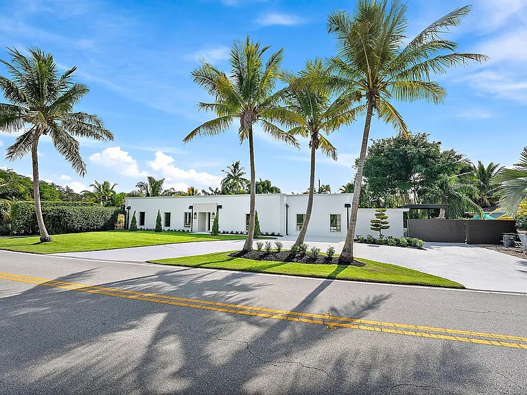 391 W Riverside Dr — Photo 33