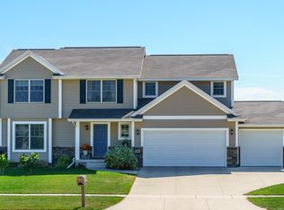 5106 Windy Meadow Cir NE, Cedar Rapids, IA 52411