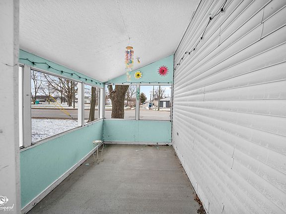 3rd image of 318 N Jackson Ave