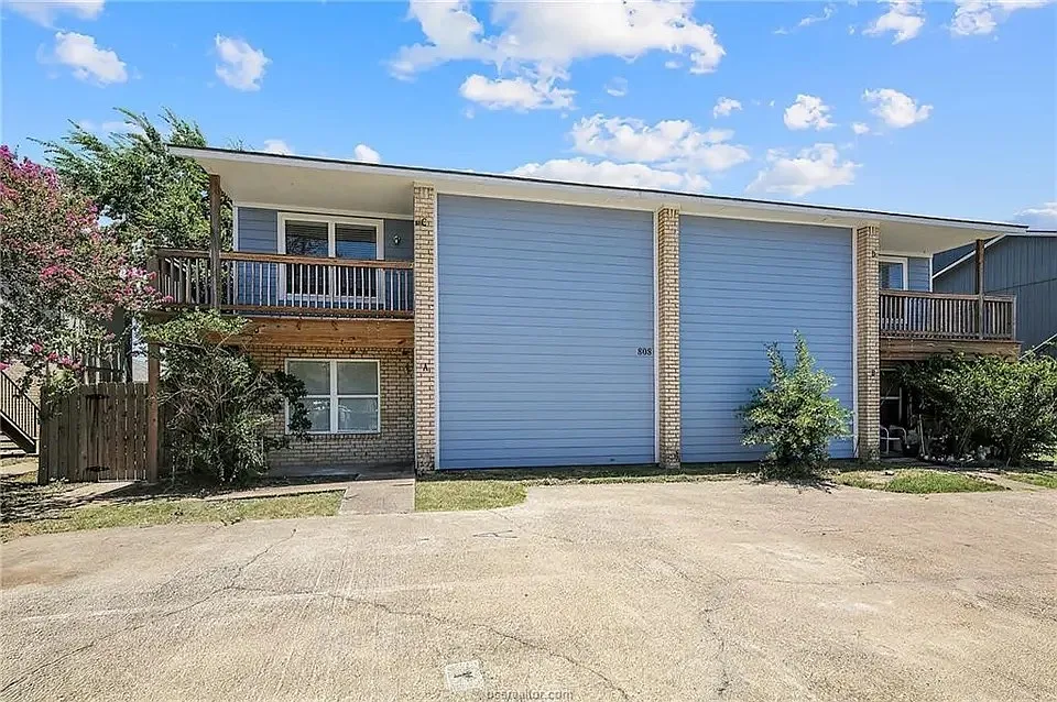 2 bed, 1.5 bath, 1100 sqft, $1,300 — Photo 2