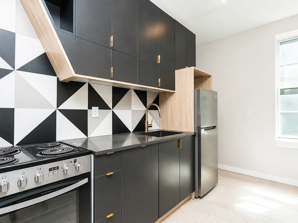 980 Kent Ave #2