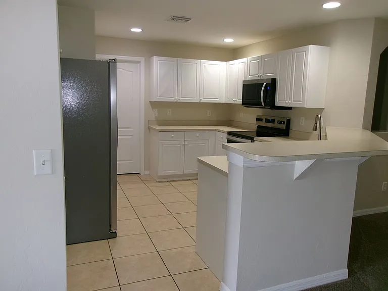 2718 SW 3rd Ln — Photo 5