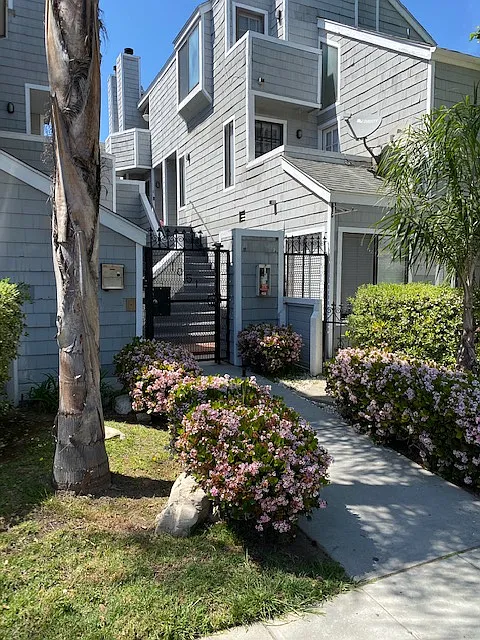 2 bed, 750 sqft, $2,250 — Photo 3