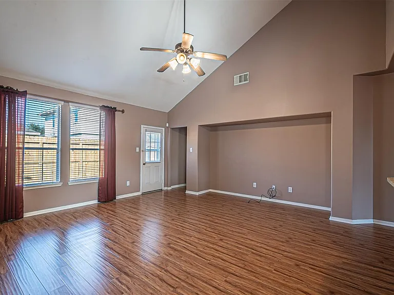 7431 Riven Oaks Ct — Photo 22