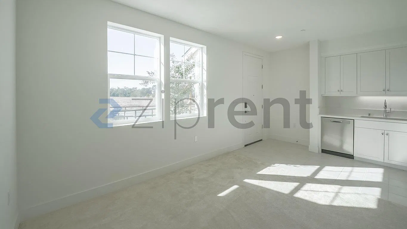 2 bed, 809 sqft, $1,995 — Photo 4